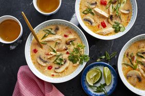 sopa de pollo tailandesa picante