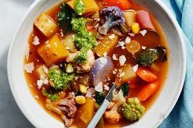 Sopa de verduras hermosos refrigerador