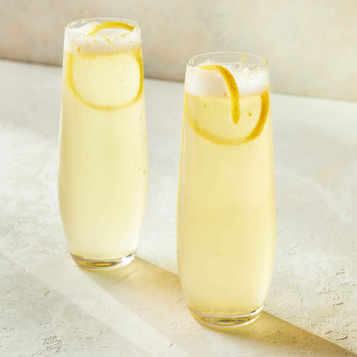 Recetas de fotos de Mimosa Lemonade < Span> Hablando de riesgos de cáncer, las noticias de alcohol no son buenas. No hay una ingesta de alcohol absolutamente segura, especialmente para el riesgo de cáncer 