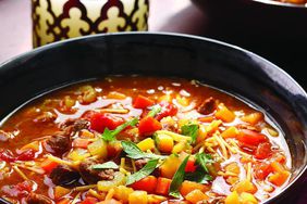 Chitsun de sopa de vegetales al estilo de Marruecos