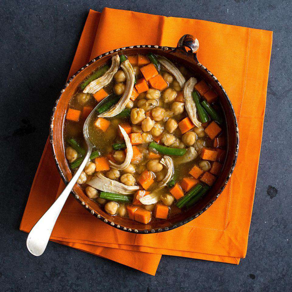 La receta del Brito Bowl con sabor a Chipotore es aún más delicioso y más rápido que tomar. Con muchas verduras y uso de quinua en lugar de arroz, la nutrición es perfecta.