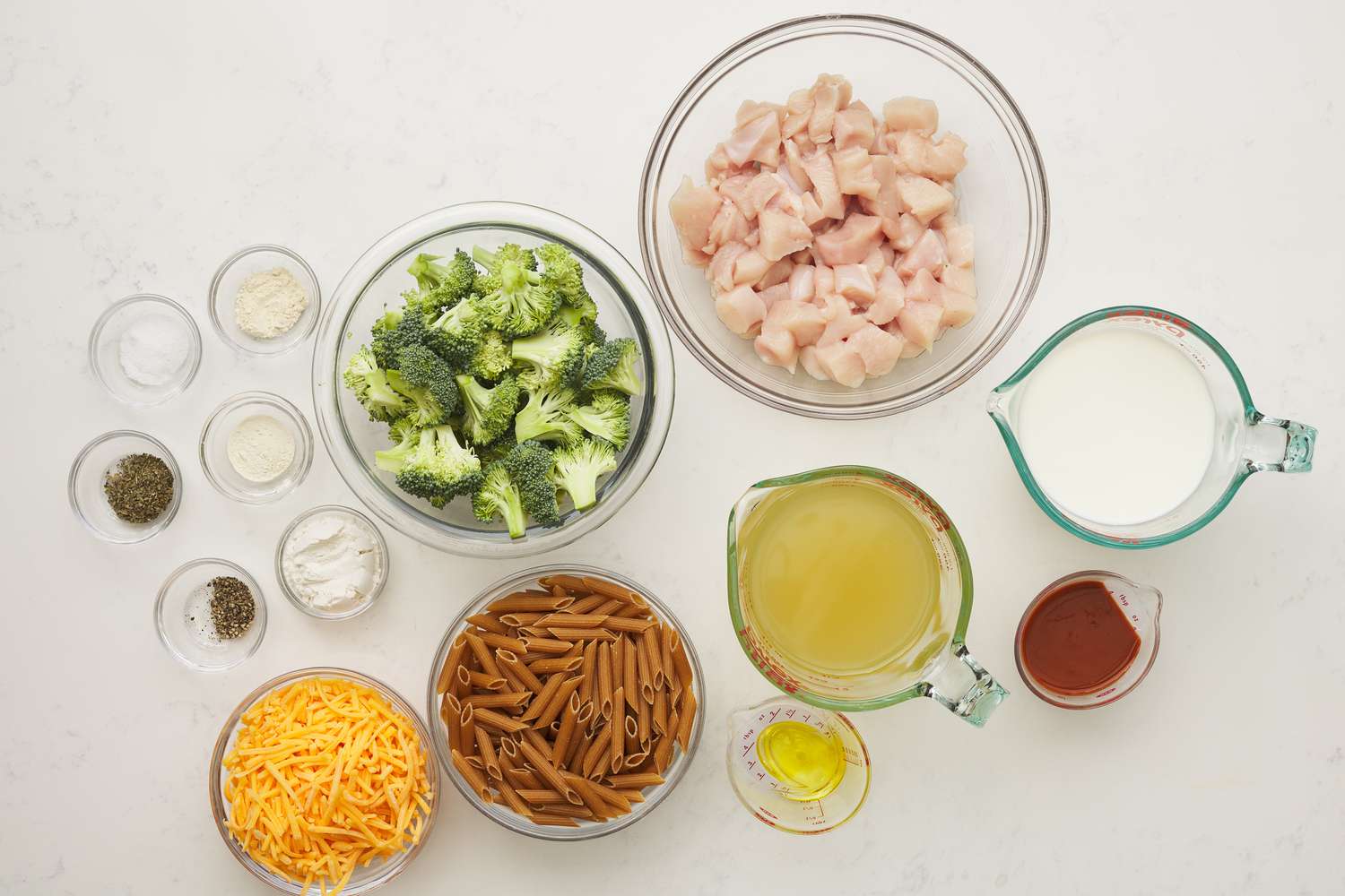 Un ejemplo de cómo hacer macarrones con queso y pollo Buffalo en una olla con brócoli de Anthony Anderson.