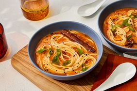 Foto de la foto Foto: Sopa de mantequilla de tomate udon