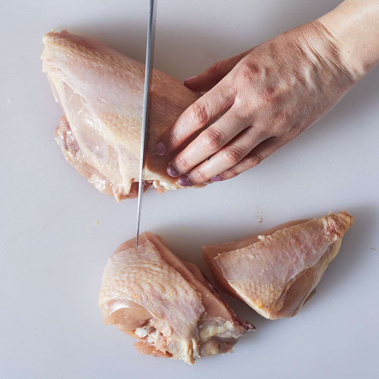 Cómo cortar el pollo redondo Paso 7