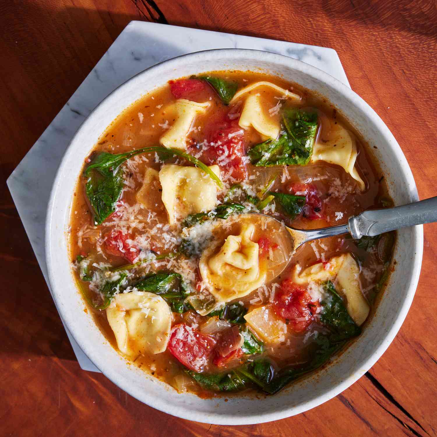 Foto de la receta de sopa de espinacas y tererini