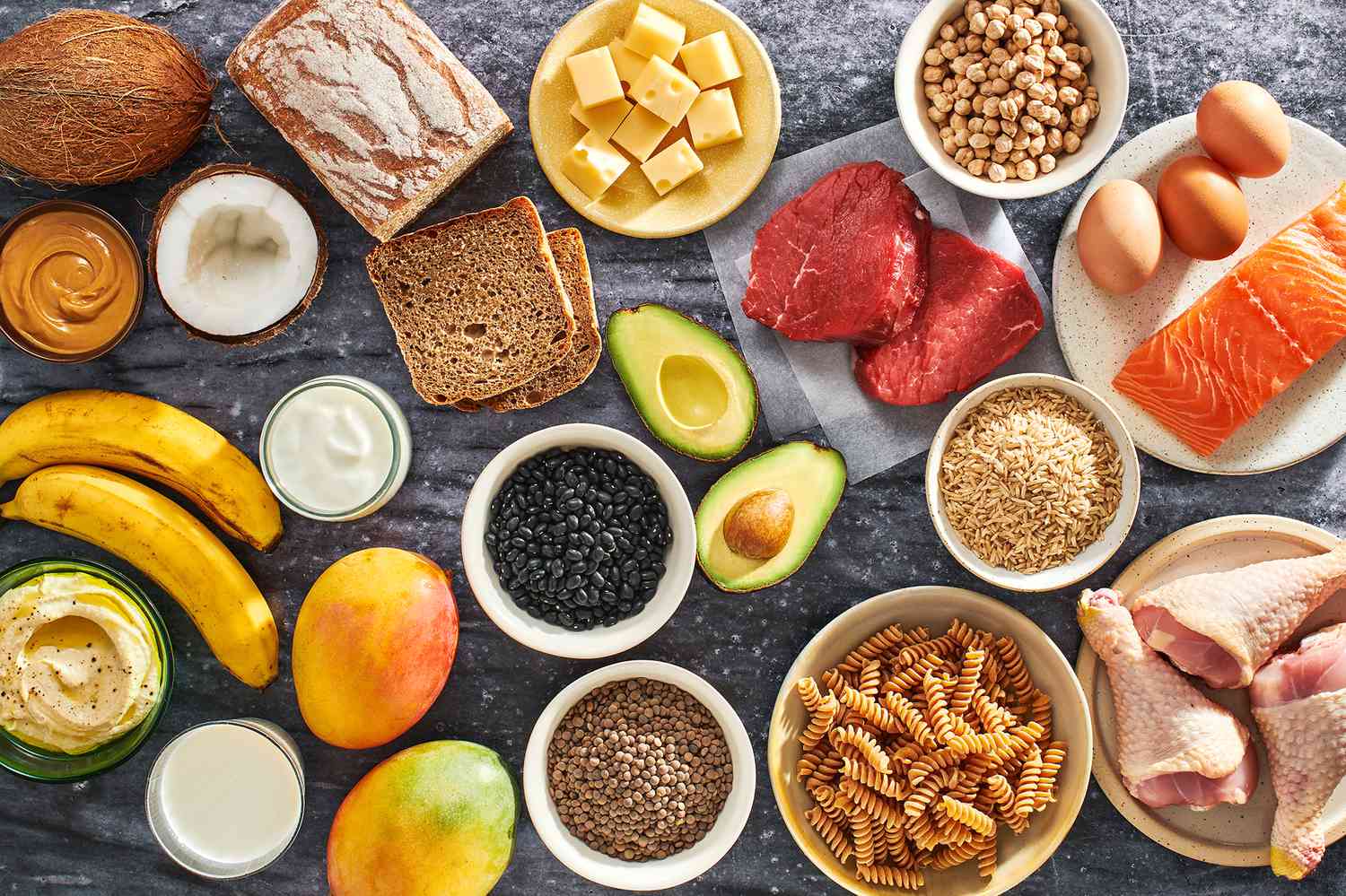 Fotos de alimentos de aumento de peso saludables como pan, queso, aguacate, pasta, etc.