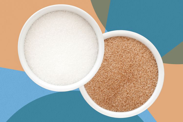 Azúcar morena y azúcar blanca < pan> azúcar blanca superior: es fácil de derretir y a menudo se usa para postres delicados como pudín y mousse.