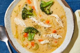 Sopa de brócoli de pollo fácil