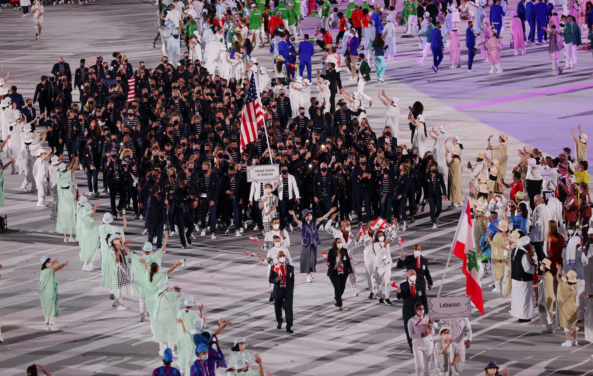 Tokio, 23 de julio: en los Juegos Olímpicos de Tokio 2020 celebrados en el Estadio Olímpico en Tokio el 23 de julio de 2021, el equipo del equipo de EE. UU. Y Eddie Alvares lidera al equipo (Foto: Patrick Smith/Getty Images).