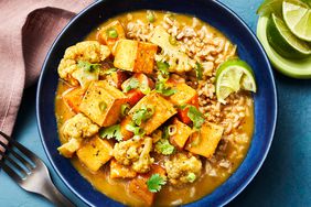Curry verde con tofu, coliflor y boniato