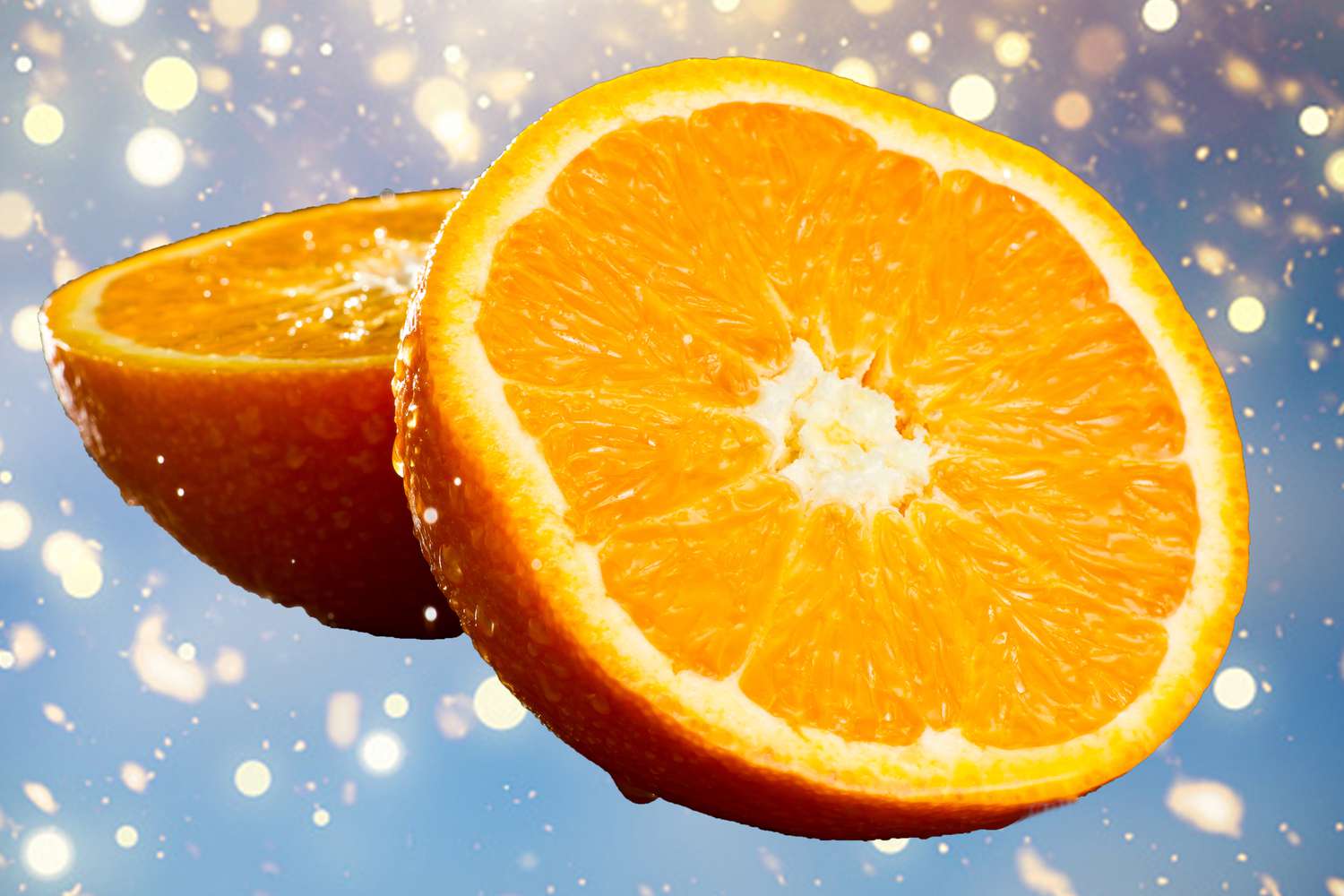 Las hojas de naranja a menudo contienen residuos de pesticidas, pero comer una naranja entera a la vez probablemente no será un problema (aumentar el riesgo de efectos negativos en la salud es una gran cantidad de pesticidas. Existe un resultado de la investigación que debe hacer). Además, si lava naranja con agua caliente antes de comer, puede eliminar una parte del pesticida residual.
